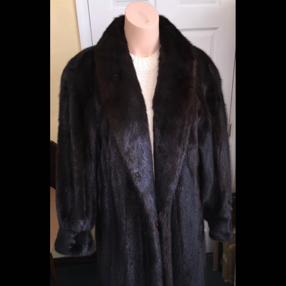 Luxurious Natural Dark Mahogany Mink Coat LARGE